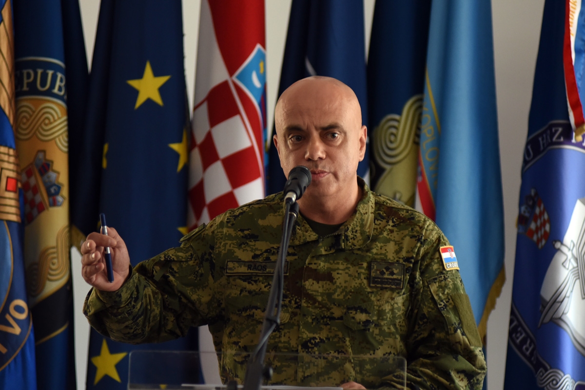 https://www.morh.hr/wp-content/gallery/krsticevic-odrzao-prezentaciju-u-93-zrakoplovnoj-bazi/dsc_9979.jpg
