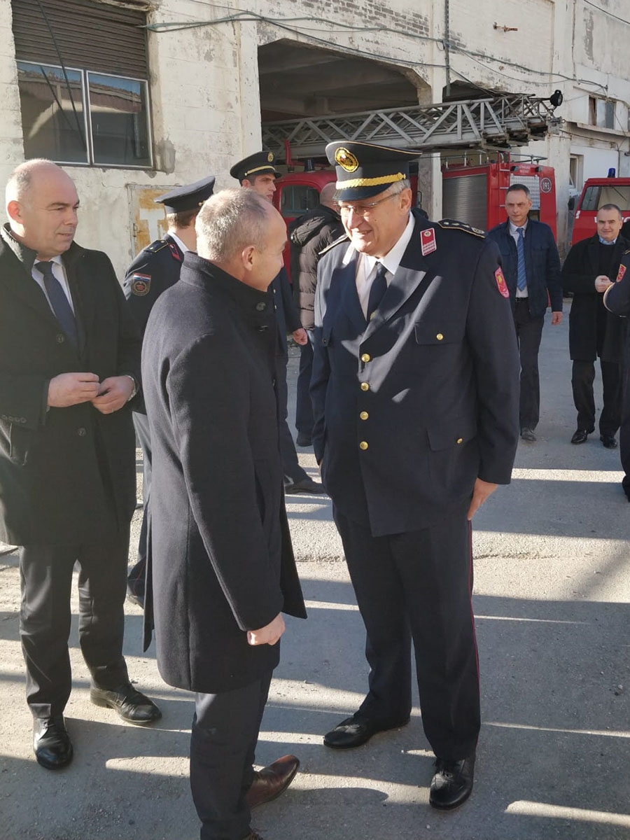 https://www.morh.hr/wp-content/gallery/krsticevic-polozio-kamen-temeljac-za-vatrogasni-dom-u-dugom-ratu/dugi_rat_27122018_4.jpg