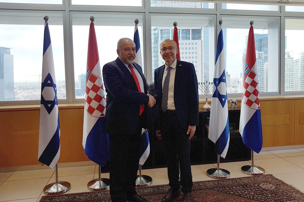 https://www.morh.hr/wp-content/gallery/krsticevic-s-izraelskim-predsjednikom-i-ministrom-obrane/krsticevic_rivlin_lieberman_israel_030718_02.jpg