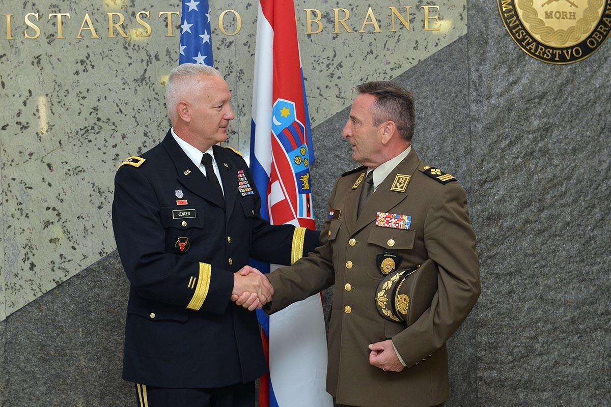 https://www.morh.hr/wp-content/gallery/krsticevic-sa-zapovjednikom-nacionalne-garde-minnesote/krsticevic_jensen_morh_10072018_10072018_07.jpg
