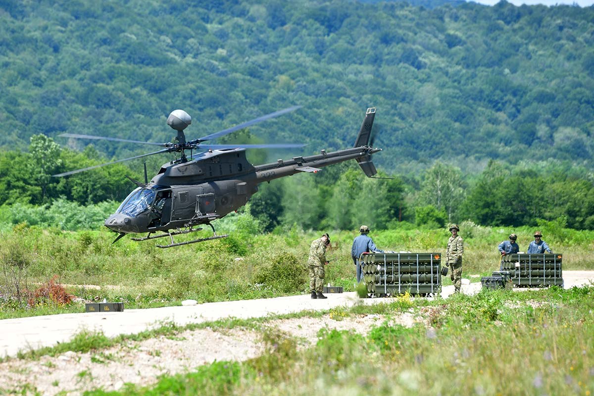 https://www.morh.hr/wp-content/gallery/kruna-obuke-nove-skupine-borbenih-pilota-kiowa-warrior-a/oh-58d-kiowa-warrior19072019_01.jpg
