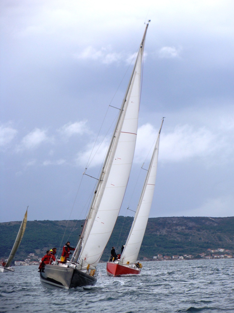 https://www.morh.hr/wp-content/gallery/kup-hrvatske-ratne-mornarice-u-jedrenju-i-14-bozicna-regata/jedrenje15122008_1_v.jpg