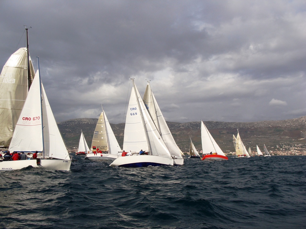 https://www.morh.hr/wp-content/gallery/kup-hrvatske-ratne-mornarice-u-jedrenju-i-14-bozicna-regata/jedrenje15122008_3_v.jpg