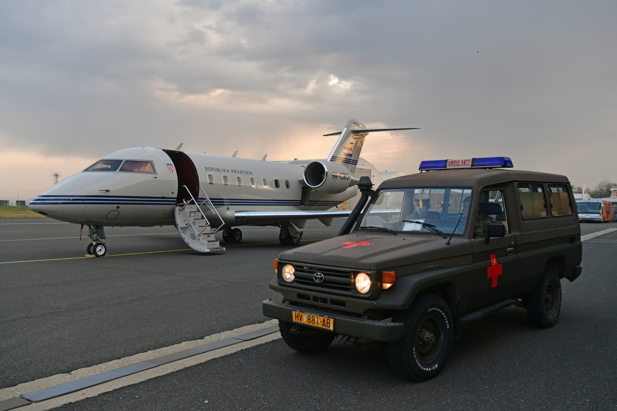 https://www.morh.hr/wp-content/gallery/medicinski-tim-hrvatske-vojske-zrakoplovom-vlade-rh-upucen-u-litvu/20200329-001-zl-pleso.jpg