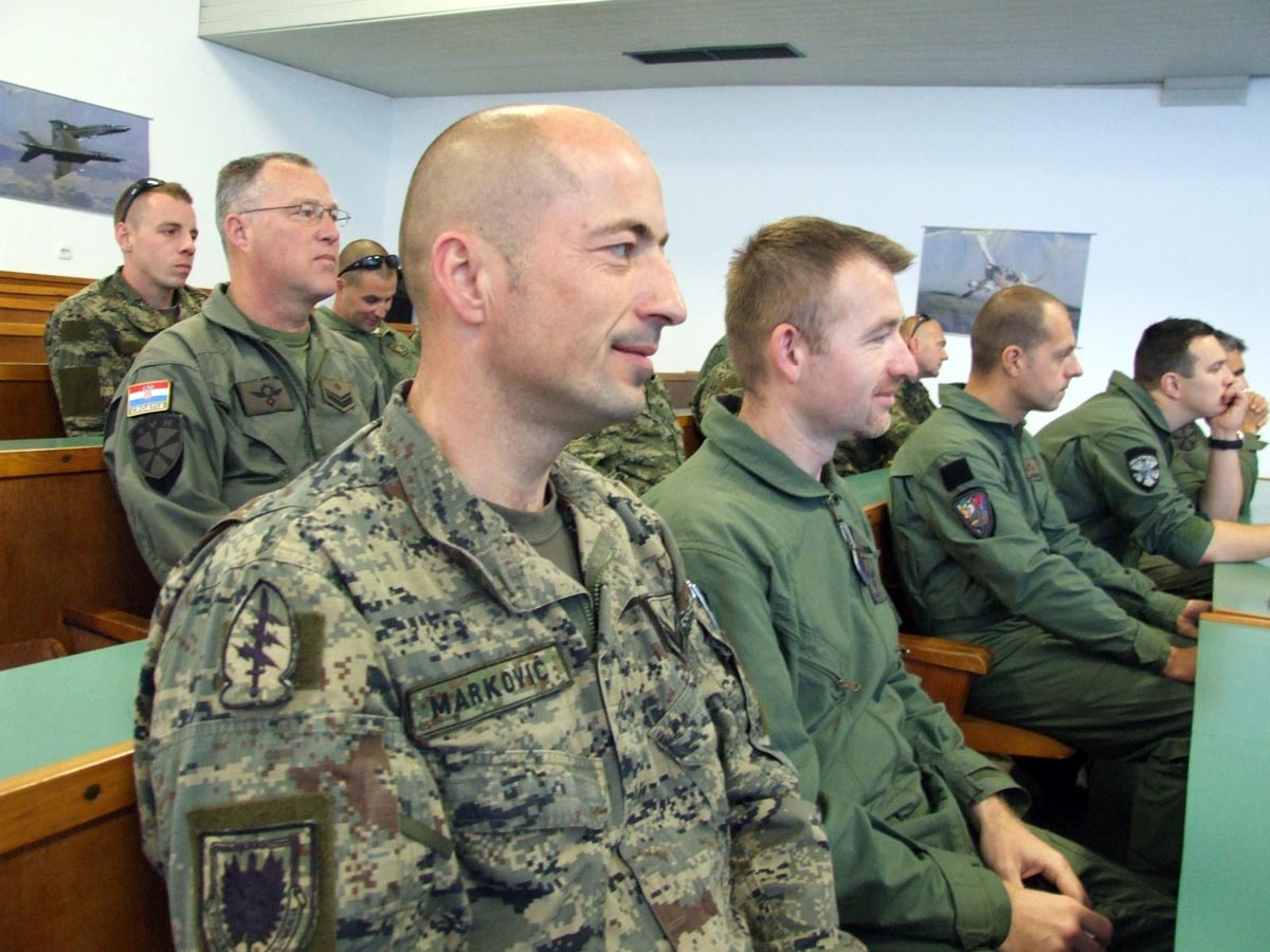 https://www.morh.hr/wp-content/gallery/medunarodni-tecaj-u-zemuniku-u-sklopu-nato-inicijative-pametna-obrana/zemunik_02062014_4.jpg