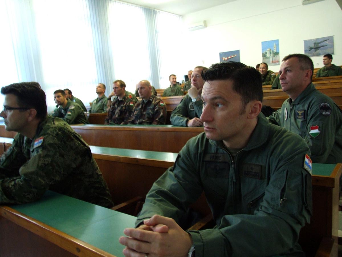 https://www.morh.hr/wp-content/gallery/medunarodni-tecaj-u-zemuniku-u-sklopu-nato-inicijative-pametna-obrana/zemunik_02062014_5.jpg