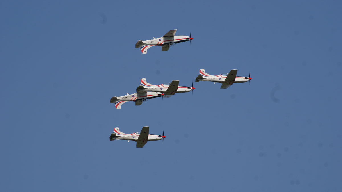 https://www.morh.hr/wp-content/gallery/mig-21-i-krila-oluje-nastupili-na-aeromitingu-u-varazdinu/varazdiin_12072015_16.jpg