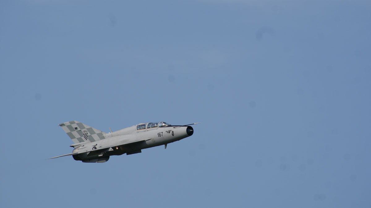 https://www.morh.hr/wp-content/gallery/mig-21-i-krila-oluje-nastupili-na-aeromitingu-u-varazdinu/varazdiin_12072015_19.jpg