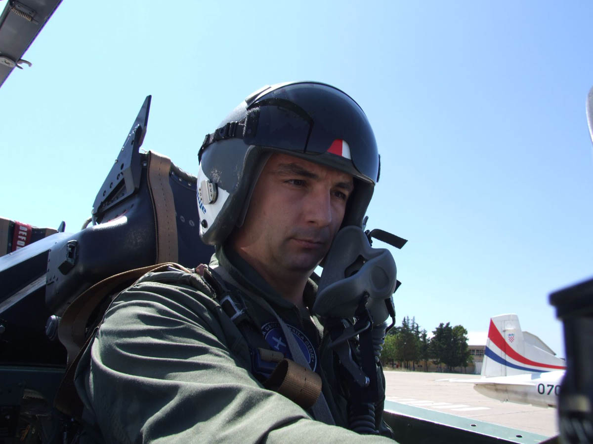 https://www.morh.hr/wp-content/gallery/mig-21-i-krila-oluje-nastupili-na-aeromitingu-u-varazdinu/varazdin_12072015_2.jpg