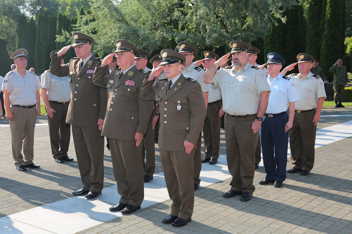 https://www.morh.hr/wp-content/gallery/mimohod-polaznika-vojnih-skola-u-vukovaru/mimohod_polaznika_vojnih_skola_vukovar_25062019_02.jpg