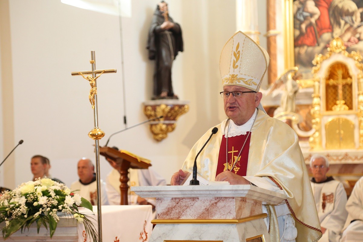 https://www.morh.hr/wp-content/gallery/mimohod-polaznika-vojnih-skola-u-vukovaru/mimohod_polaznika_vojnih_skola_vukovar_25062019_10.jpg