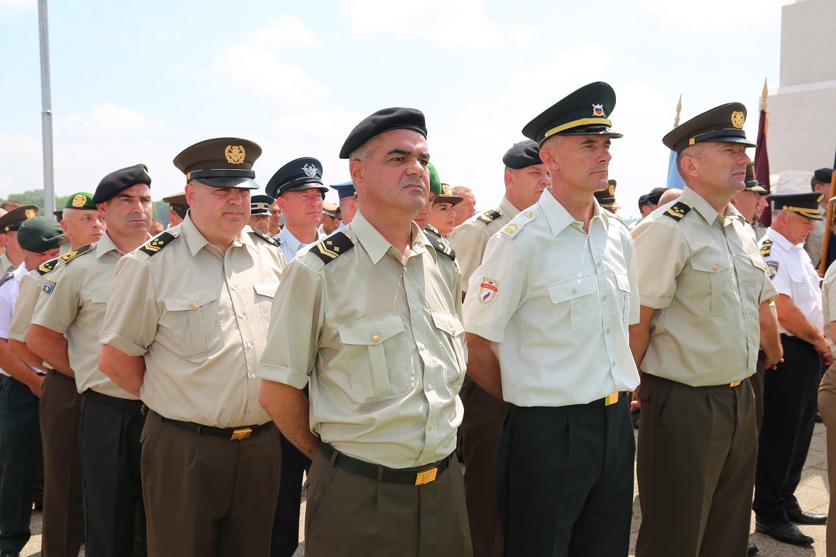 https://www.morh.hr/wp-content/gallery/mimohod-polaznika-vojnih-skola-u-vukovaru/mimohod_polaznika_vojnih_skola_vukovar_25062019_19.jpg