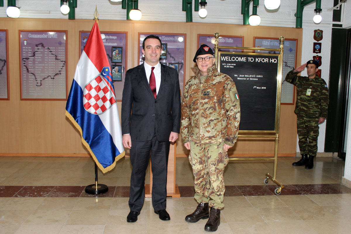 https://www.morh.hr/wp-content/gallery/ministar-buljevic-posjetio-pripadnike-os-rh-na-kosovu/kfor_08032016_01.jpg