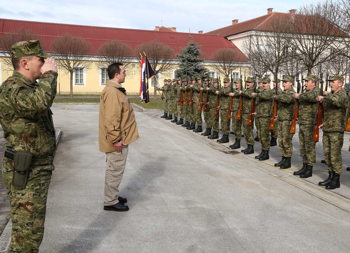 https://www.morh.hr/wp-content/gallery/ministar-buljevic-posjetio-zapovjednistvo-specijalnih-snaga-i-hkov/buljevic_01022016_zhkov_foto_s.brigljevic02a.jpg