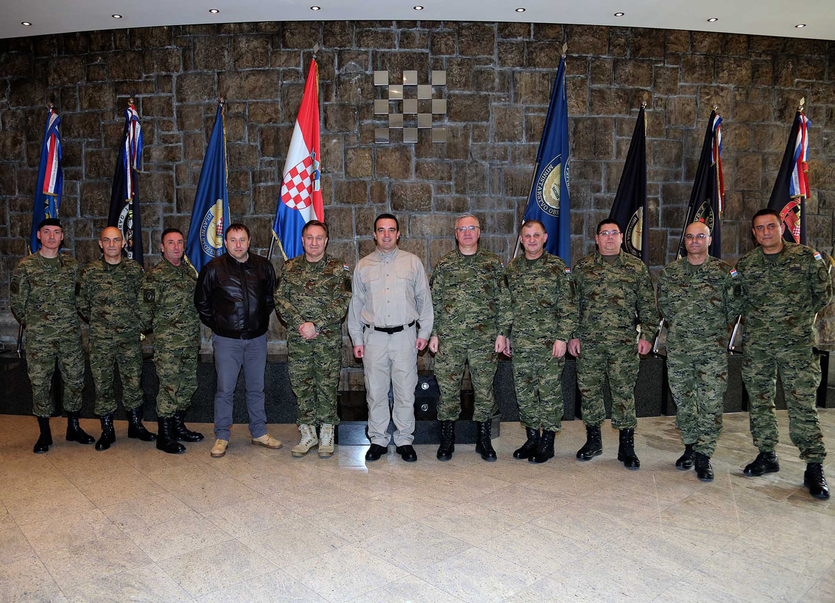 https://www.morh.hr/wp-content/gallery/ministar-buljevic-posjetio-zapovjednistvo-specijalnih-snaga-i-hkov/buljevic_01022016_zhkov_foto_s.brigljevic05.jpg