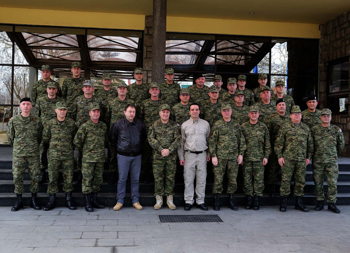 https://www.morh.hr/wp-content/gallery/ministar-buljevic-posjetio-zapovjednistvo-specijalnih-snaga-i-hkov/buljevic_01022016_zhkov_foto_s.brigljevic06.jpg