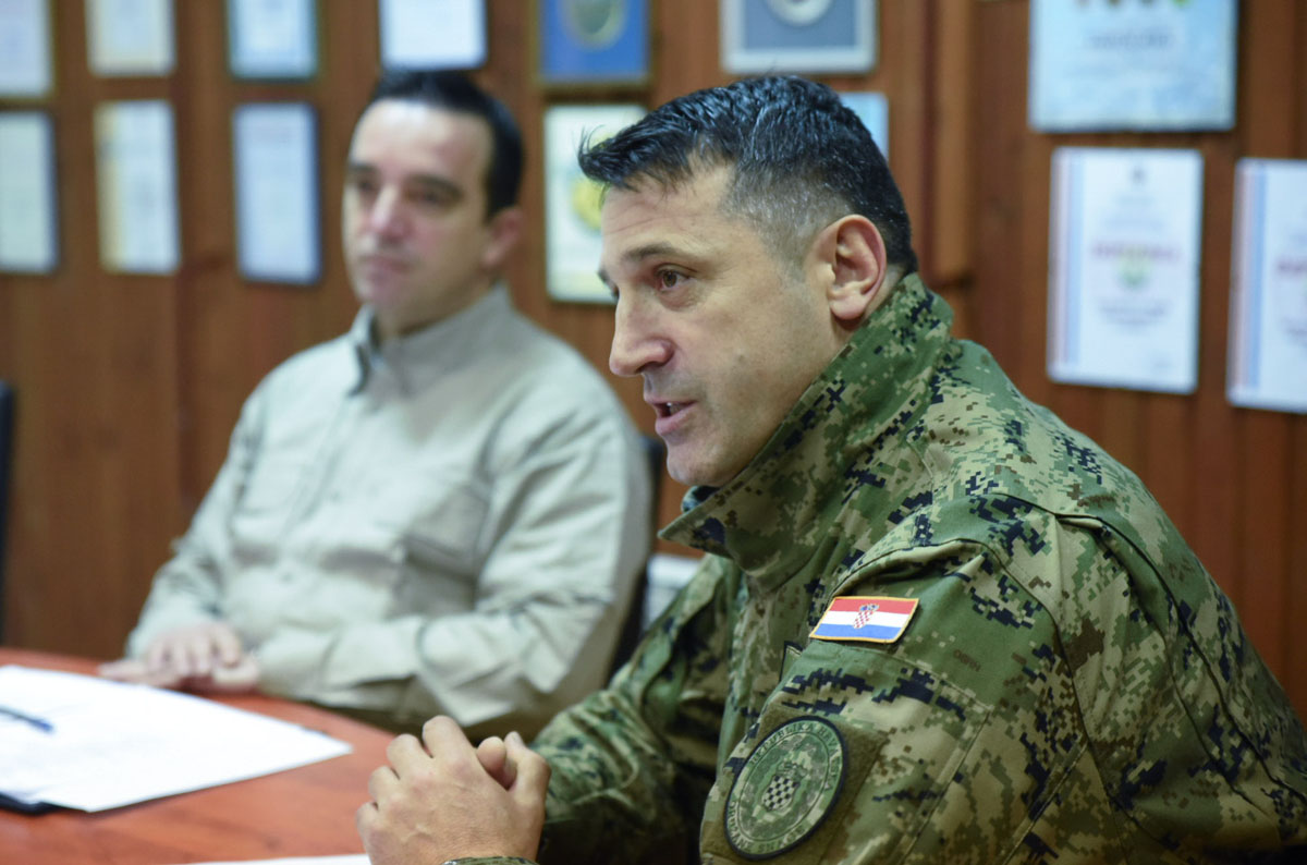 https://www.morh.hr/wp-content/gallery/ministar-buljevic-posjetio-zapovjednistvo-specijalnih-snaga-i-hkov/buljevic_zss_01022016_foto_j.kopi_01.jpg