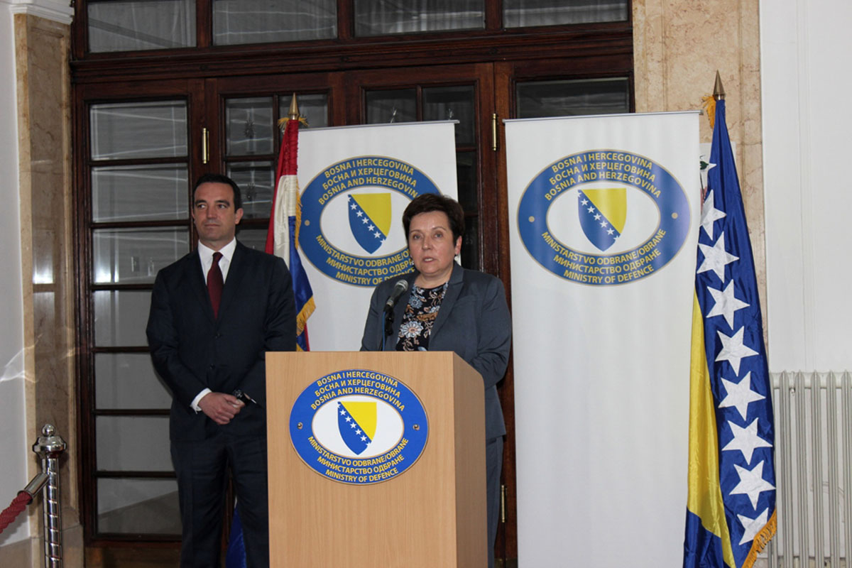 https://www.morh.hr/wp-content/gallery/ministar-buljevic-u-sluzbenom-posjetu-ministarstvu-obrane-bih-1/sarajevo_1_30052016-46.jpg