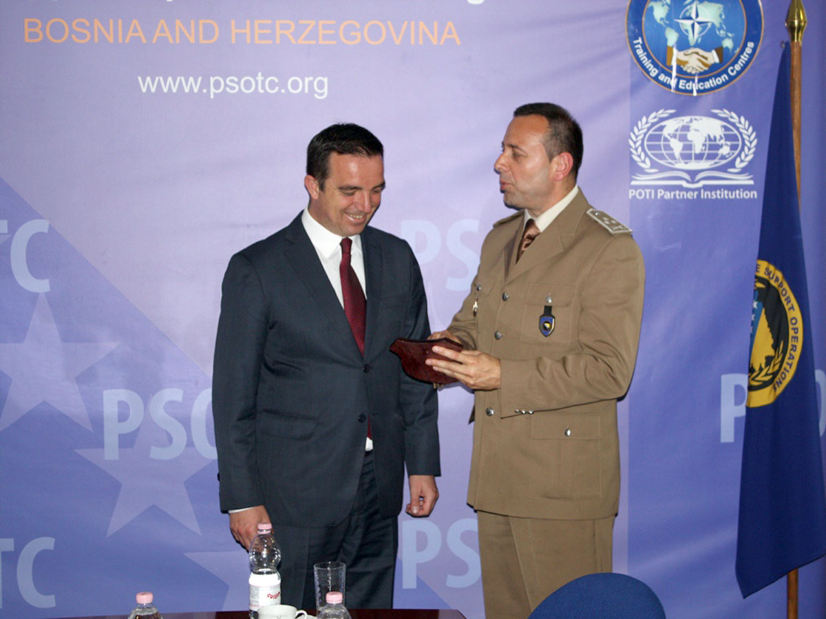 https://www.morh.hr/wp-content/gallery/ministar-buljevic-u-sluzbenom-posjetu-ministarstvu-obrane-bih-1/sarajevo_2_30052016_03.jpg