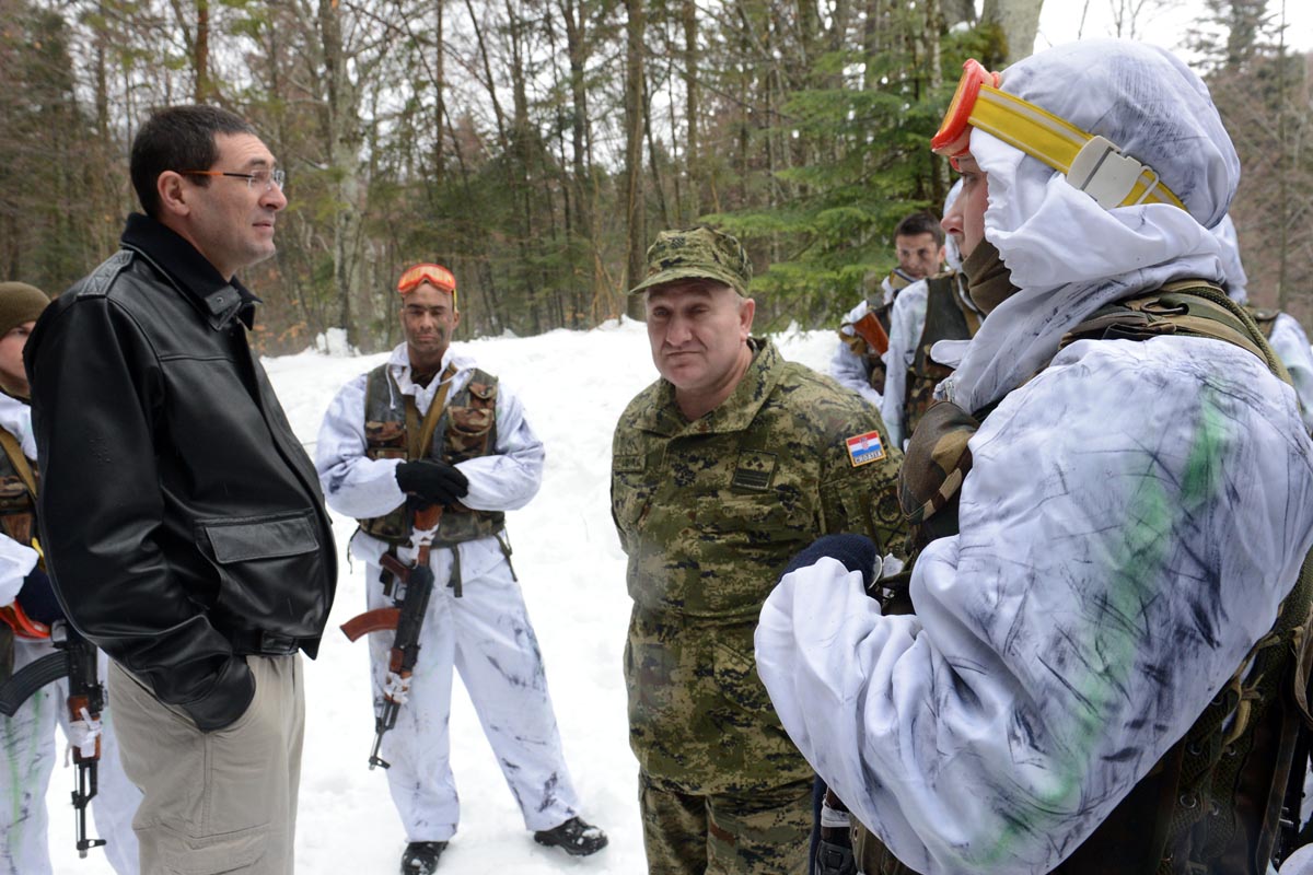 https://www.morh.hr/wp-content/gallery/ministar-kotromanovi-posjetio-polaznike-zimskog-kampa-za-kadete-osrh/zimski_kamp_06032013_16.JPG