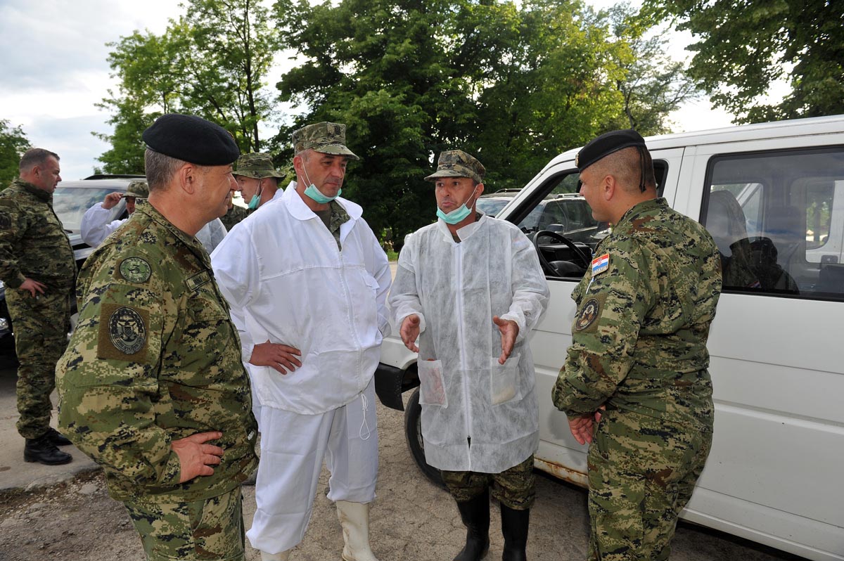 https://www.morh.hr/wp-content/gallery/ministar-kotromanovic-i-general-lovric-u-obilasku-poplavljenih-podrucja/poplave_29052014_w_20.JPG