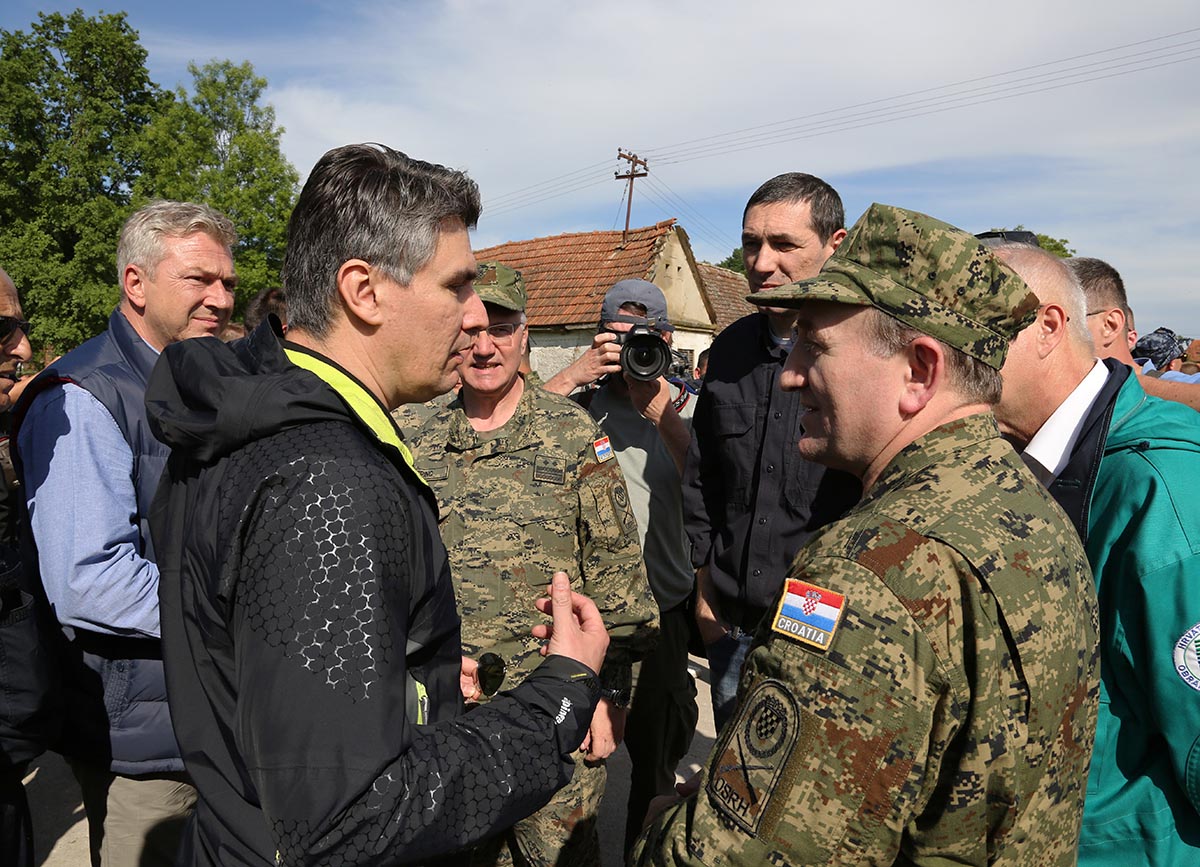 https://www.morh.hr/wp-content/gallery/ministar-kotromanovic-obisao-poplavljena-podrucja/gunja_sb_19052014_08.jpg