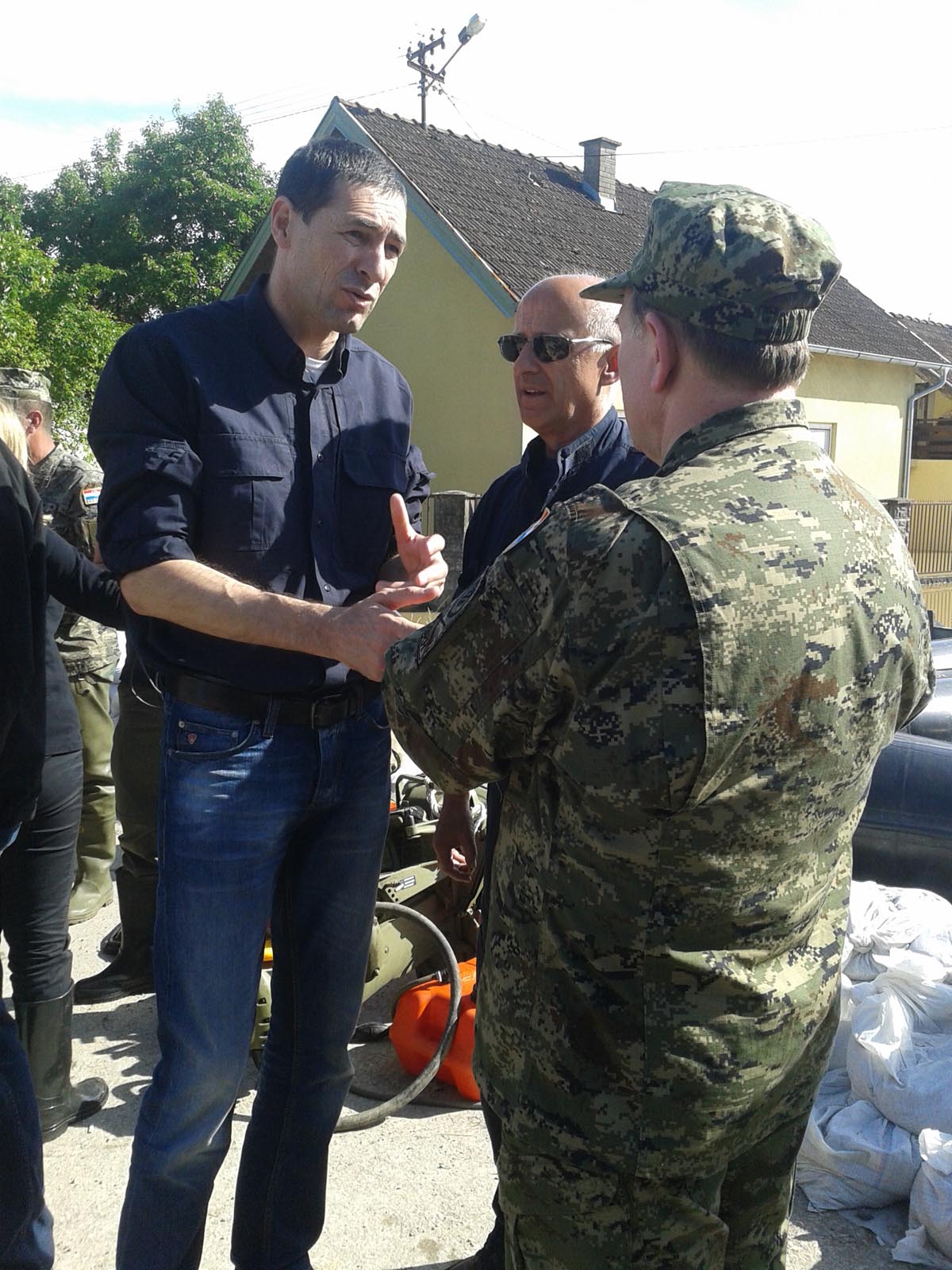 https://www.morh.hr/wp-content/gallery/ministar-kotromanovic-obisao-poplavljena-podrucja/mo_19052014_5.jpg