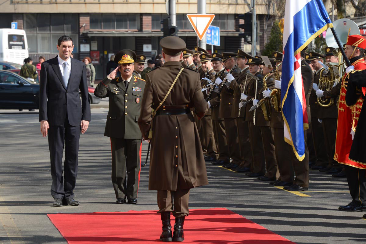 https://www.morh.hr/wp-content/gallery/ministar-kotromanovic-s-ministrom-obrane-azerbajdzana/mo_azer_10032015_02.jpg