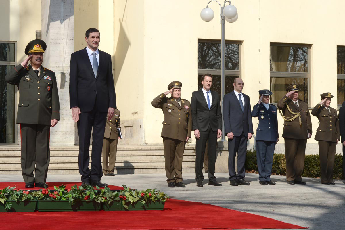 https://www.morh.hr/wp-content/gallery/ministar-kotromanovic-s-ministrom-obrane-azerbajdzana/mo_azer_10032015_08.jpg