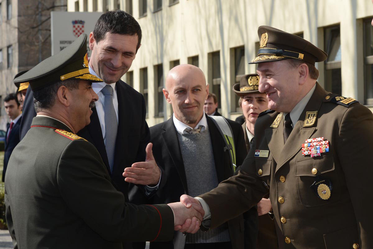 https://www.morh.hr/wp-content/gallery/ministar-kotromanovic-s-ministrom-obrane-azerbajdzana/mo_azer_10032015_10.jpg