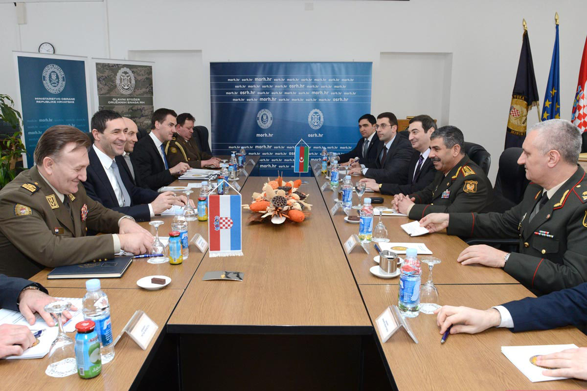 https://www.morh.hr/wp-content/gallery/ministar-kotromanovic-s-ministrom-obrane-azerbajdzana/mo_azer_10032015_13.jpg