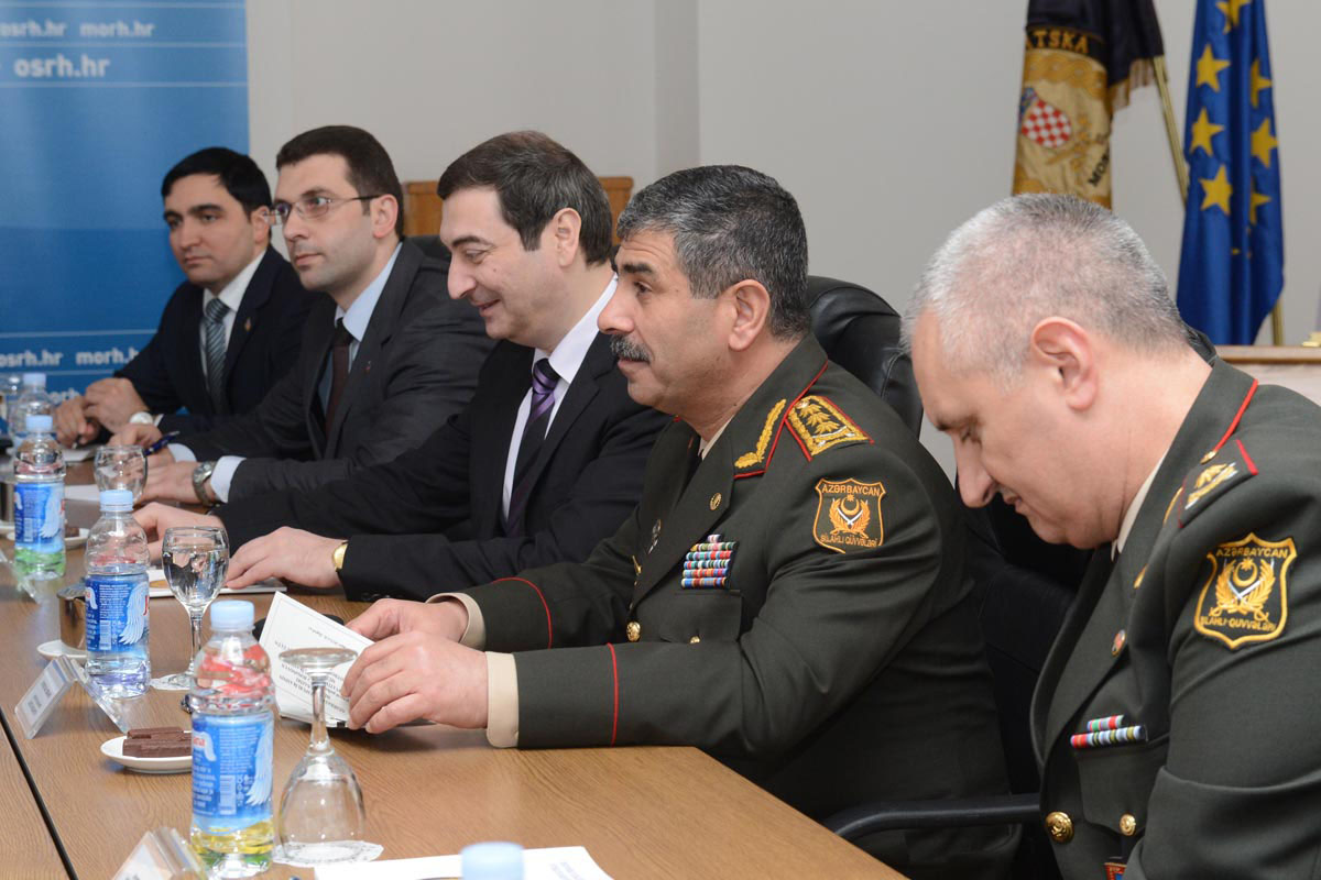https://www.morh.hr/wp-content/gallery/ministar-kotromanovic-s-ministrom-obrane-azerbajdzana/mo_azer_10032015_14.jpg