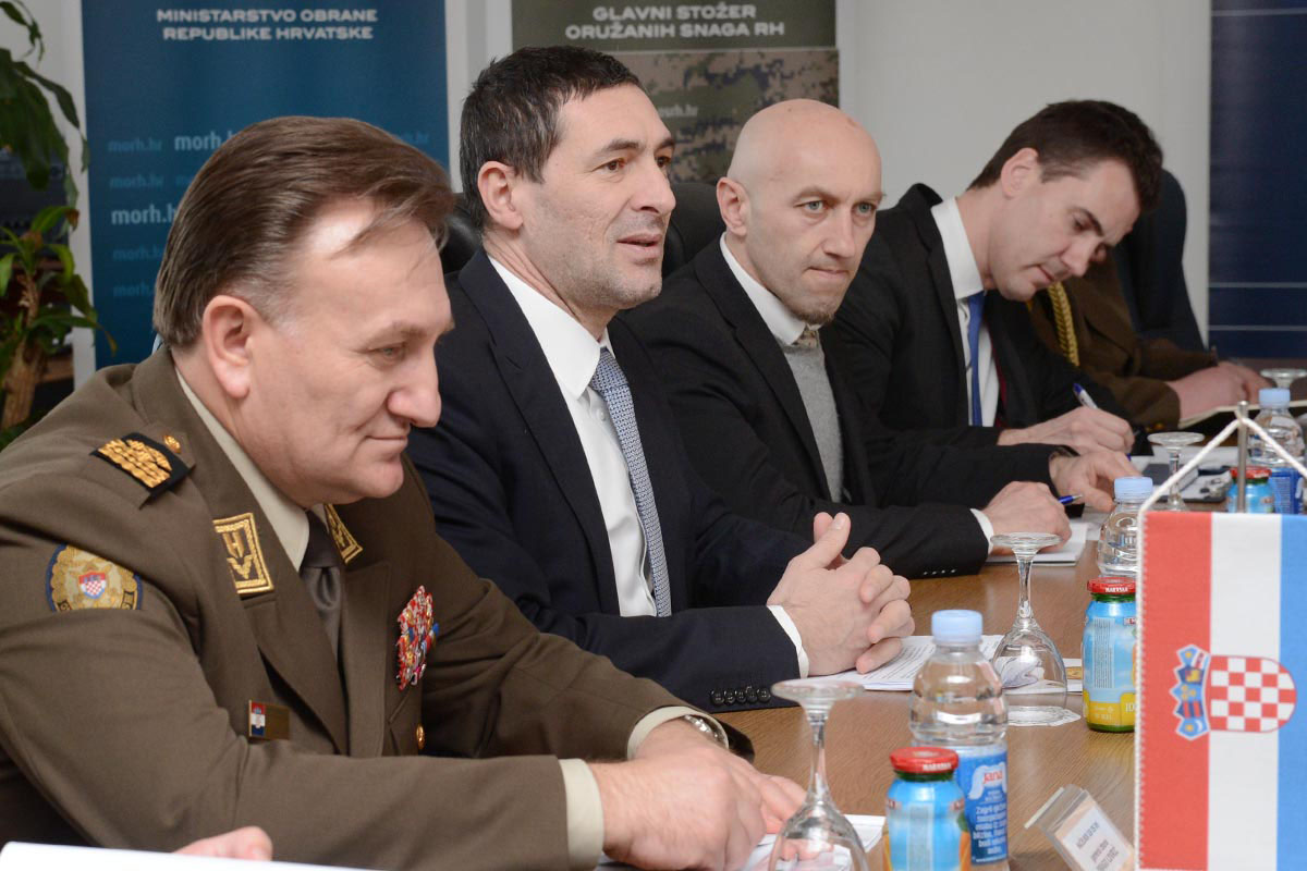https://www.morh.hr/wp-content/gallery/ministar-kotromanovic-s-ministrom-obrane-azerbajdzana/mo_azer_10032015_15.jpg