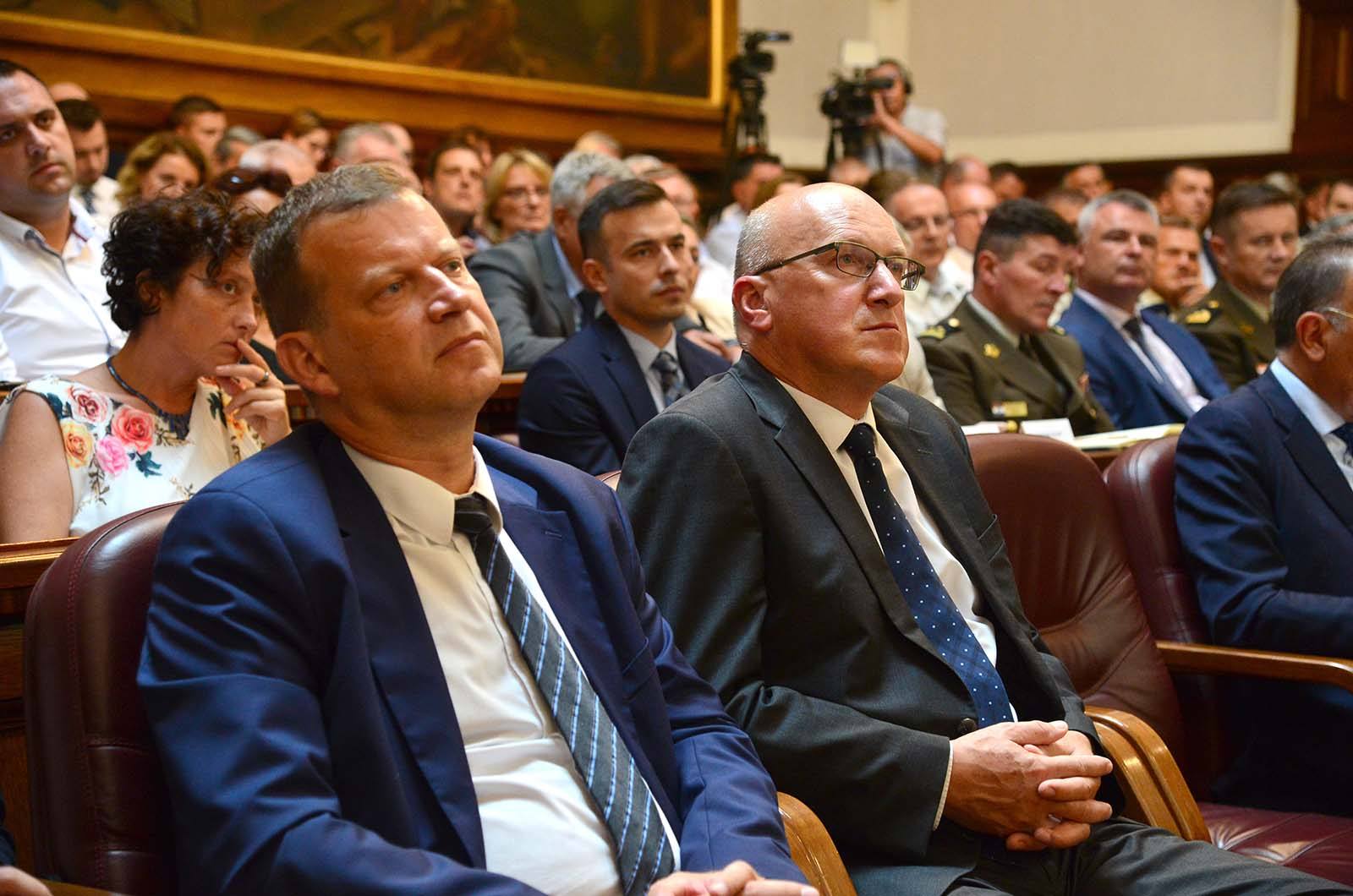 https://www.morh.hr/wp-content/gallery/ministar-krsticevic-i-direktor-eda-e-jorge-domecq-u-hgk/krsticevic_domecq_hgk_eu_cro_190719_07.jpg