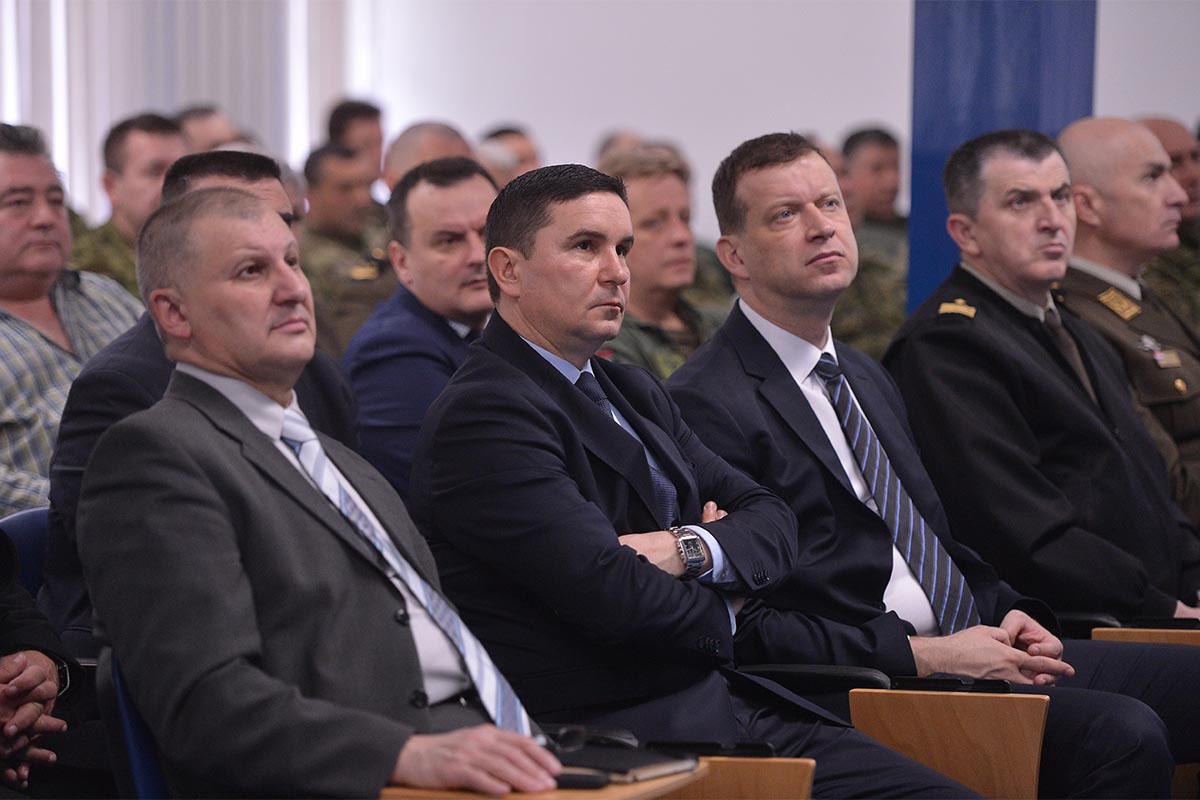 https://www.morh.hr/wp-content/gallery/ministar-krsticevic-i-general-sundov-u-zapovjednistvu-hrz-a/hrz_30032018_04.jpg