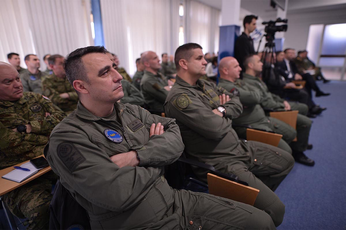 https://www.morh.hr/wp-content/gallery/ministar-krsticevic-i-general-sundov-u-zapovjednistvu-hrz-a/hrz_30032018_05.jpg