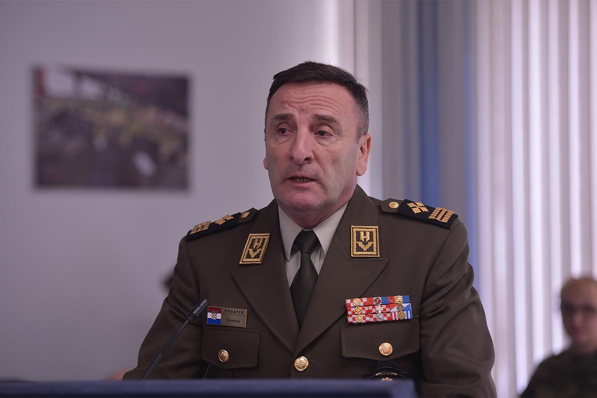 https://www.morh.hr/wp-content/gallery/ministar-krsticevic-i-general-sundov-u-zapovjednistvu-hrz-a/hrz_30032018_06.jpg