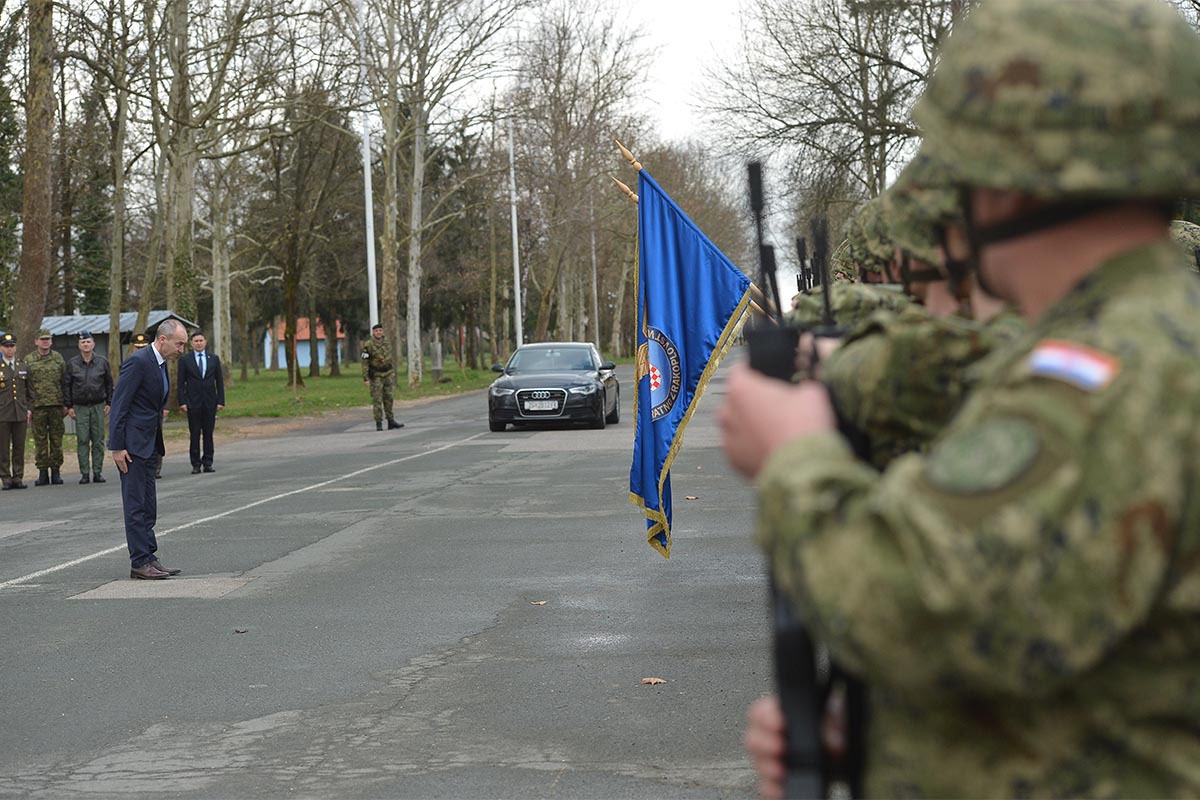 https://www.morh.hr/wp-content/gallery/ministar-krsticevic-i-general-sundov-u-zapovjednistvu-hrz-a/hrz_30032018_10.jpg
