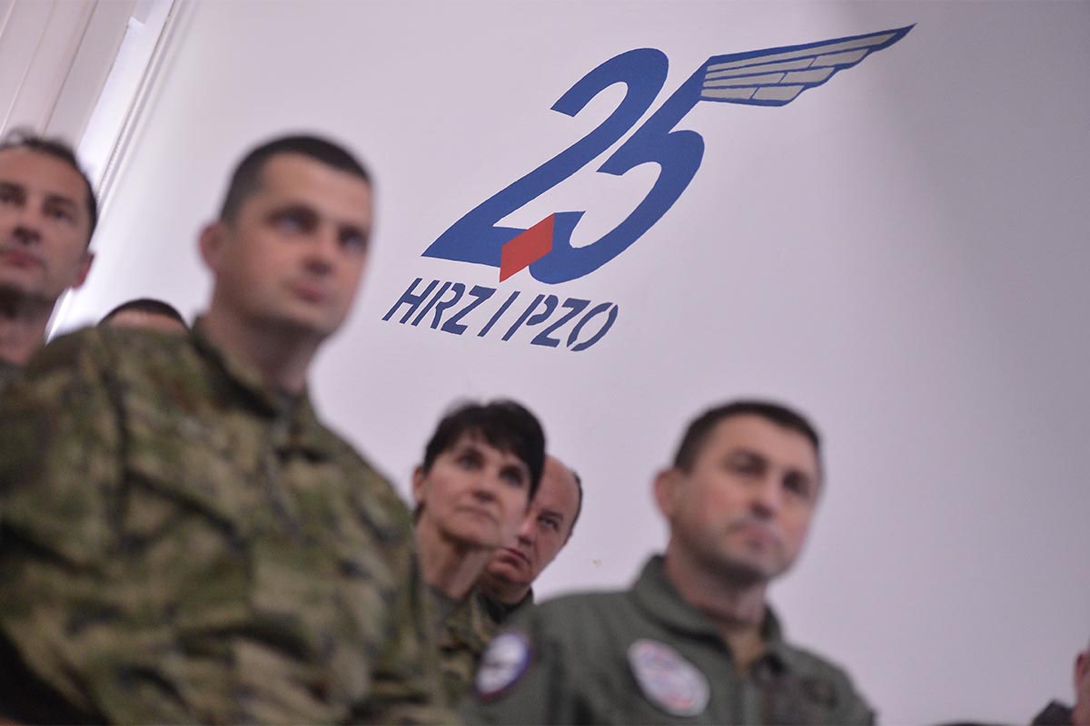 https://www.morh.hr/wp-content/gallery/ministar-krsticevic-i-general-sundov-u-zapovjednistvu-hrz-a/hrz_30032018_14.jpg