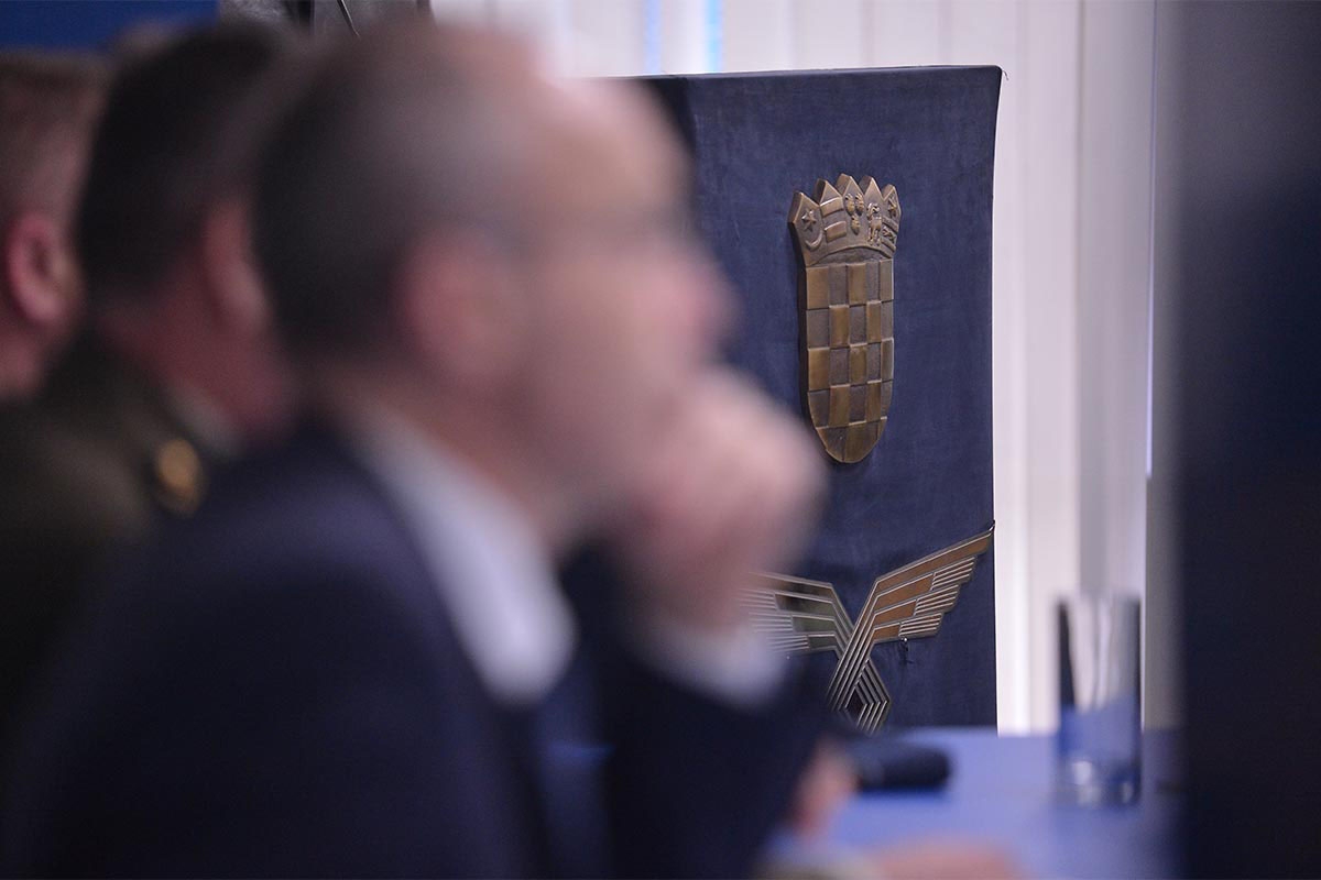 https://www.morh.hr/wp-content/gallery/ministar-krsticevic-i-general-sundov-u-zapovjednistvu-hrz-a/hrz_30032018_15.jpg