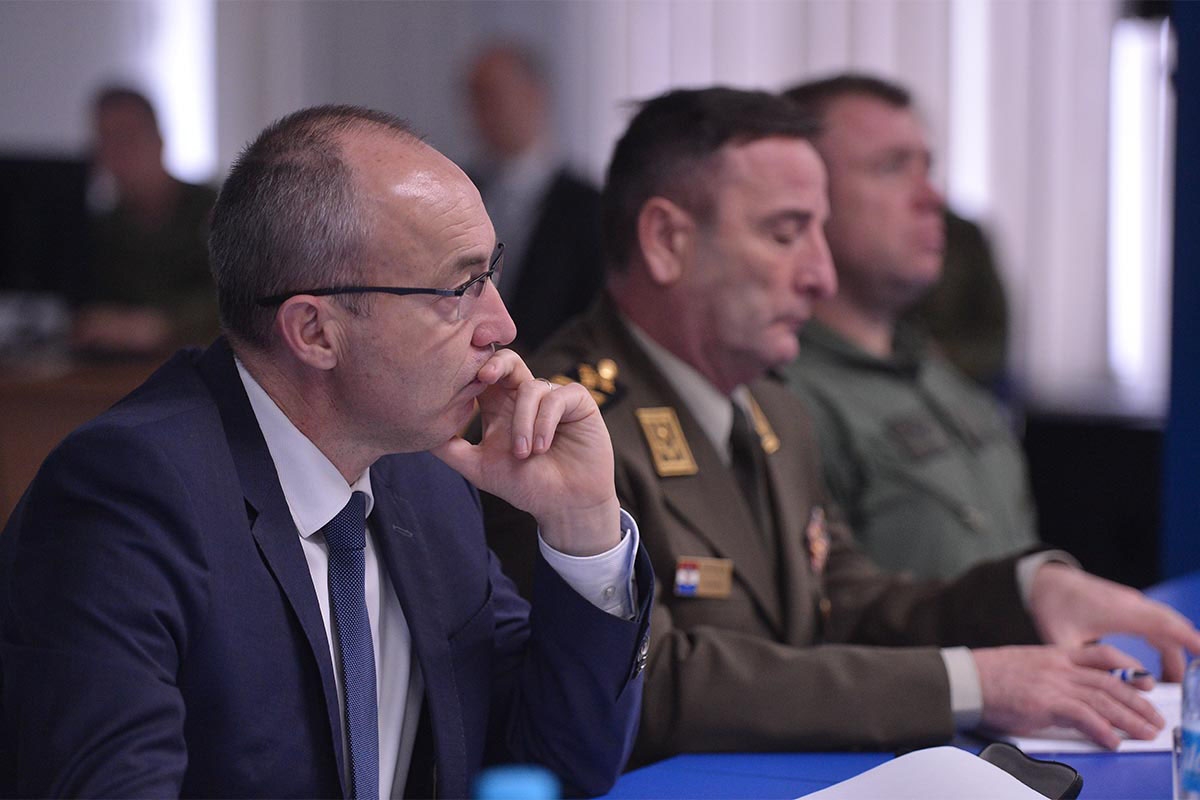 https://www.morh.hr/wp-content/gallery/ministar-krsticevic-i-general-sundov-u-zapovjednistvu-hrz-a/hrz_30032018_16.jpg