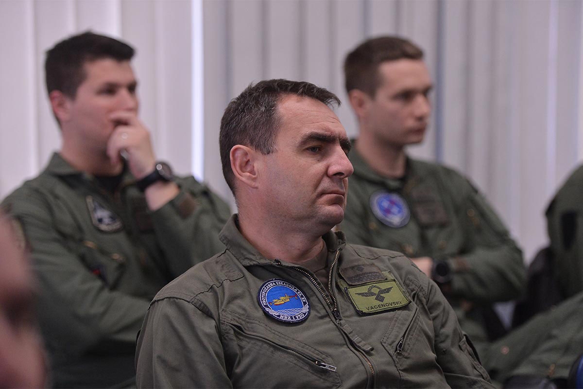 https://www.morh.hr/wp-content/gallery/ministar-krsticevic-i-general-sundov-u-zapovjednistvu-hrz-a/hrz_30032018_17.jpg
