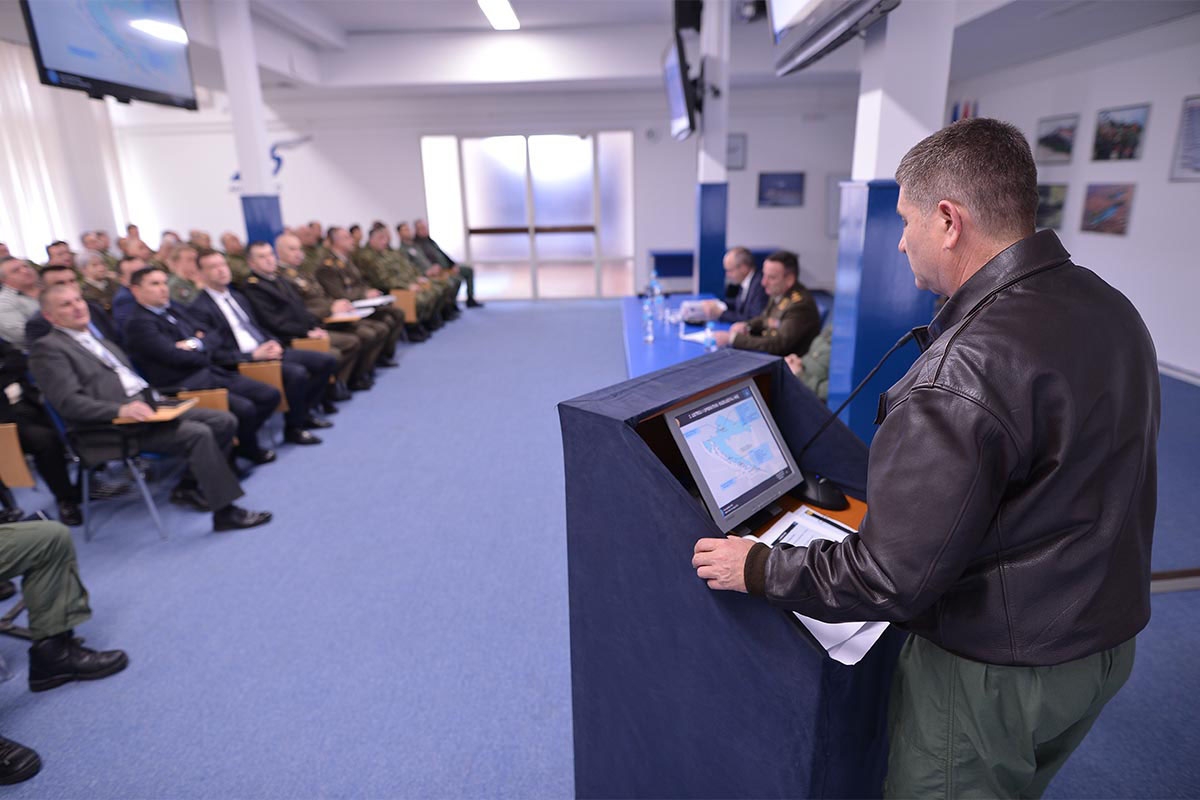https://www.morh.hr/wp-content/gallery/ministar-krsticevic-i-general-sundov-u-zapovjednistvu-hrz-a/hrz_30032018_20.jpg
