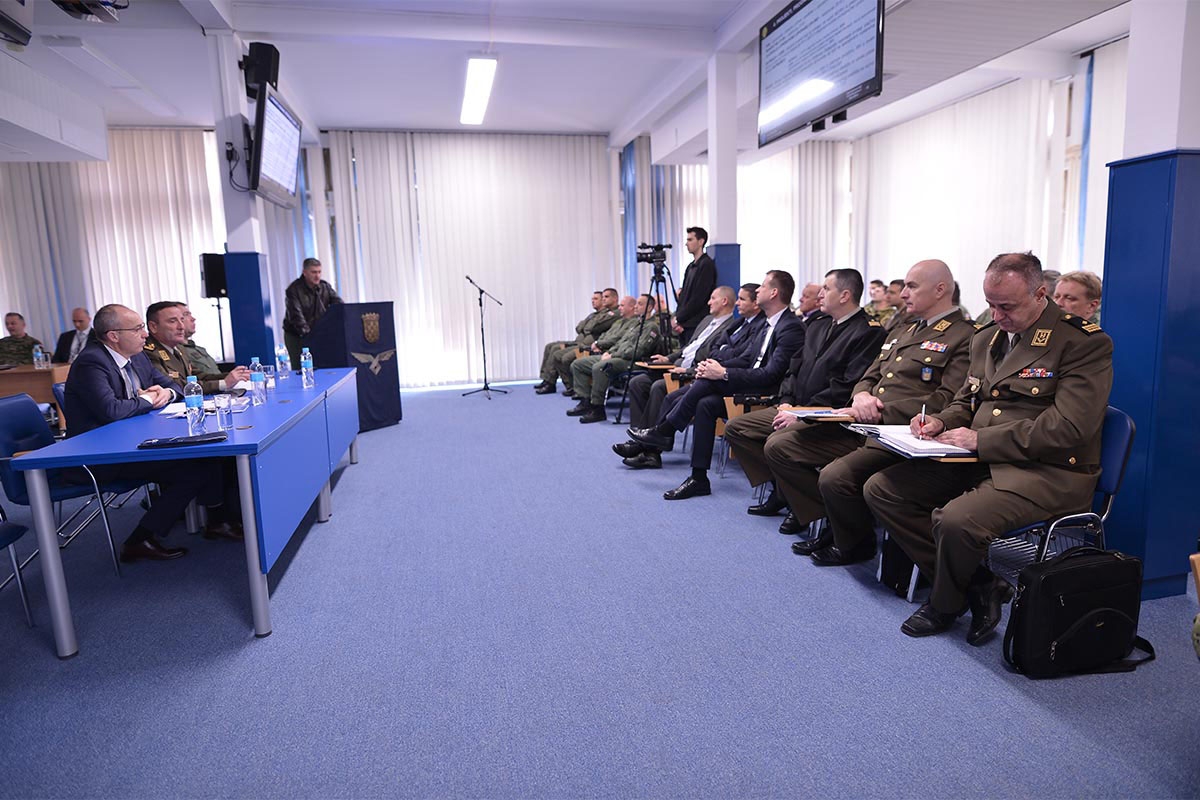 https://www.morh.hr/wp-content/gallery/ministar-krsticevic-i-general-sundov-u-zapovjednistvu-hrz-a/hrz_30032018_22.jpg