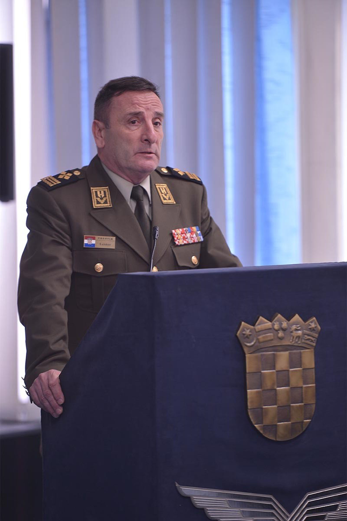 https://www.morh.hr/wp-content/gallery/ministar-krsticevic-i-general-sundov-u-zapovjednistvu-hrz-a/hrz_30032018_23.jpg
