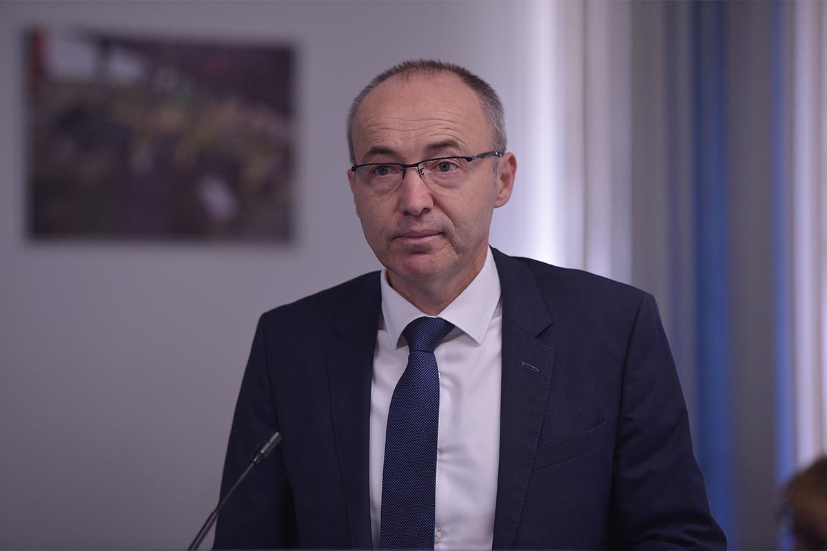 https://www.morh.hr/wp-content/gallery/ministar-krsticevic-i-general-sundov-u-zapovjednistvu-hrz-a/hrz_30032018_24.jpg