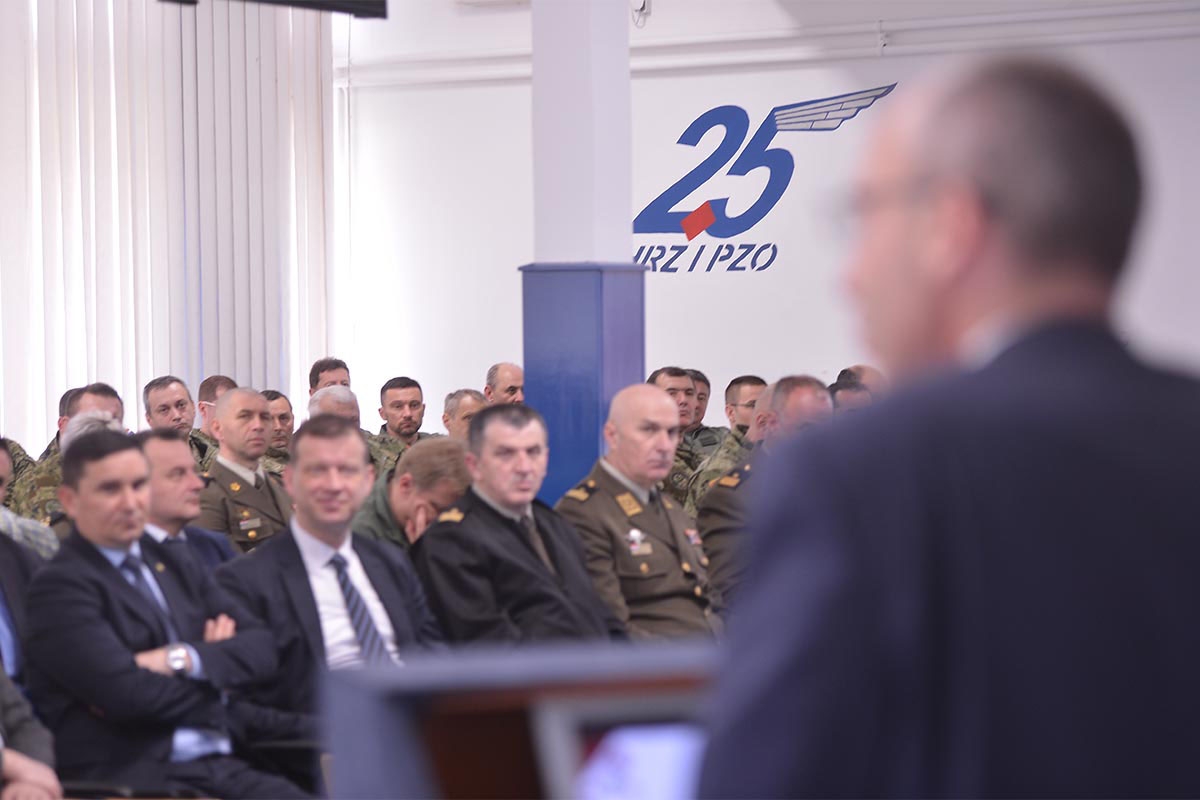 https://www.morh.hr/wp-content/gallery/ministar-krsticevic-i-general-sundov-u-zapovjednistvu-hrz-a/hrz_30032018_26.jpg