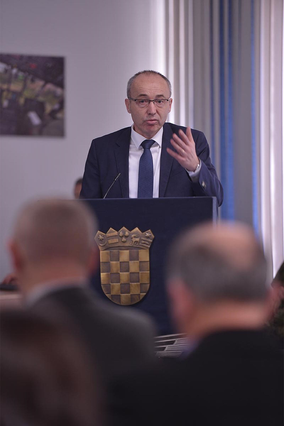 https://www.morh.hr/wp-content/gallery/ministar-krsticevic-i-general-sundov-u-zapovjednistvu-hrz-a/hrz_30032018_27.jpg