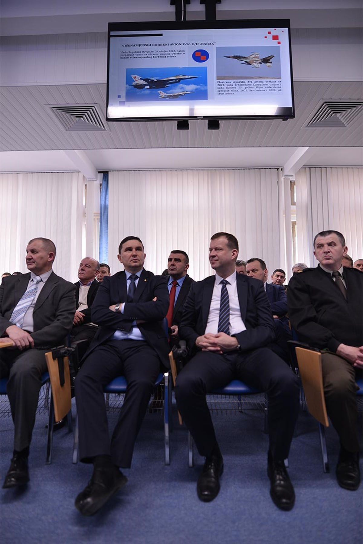 https://www.morh.hr/wp-content/gallery/ministar-krsticevic-i-general-sundov-u-zapovjednistvu-hrz-a/hrz_30032018_30.jpg