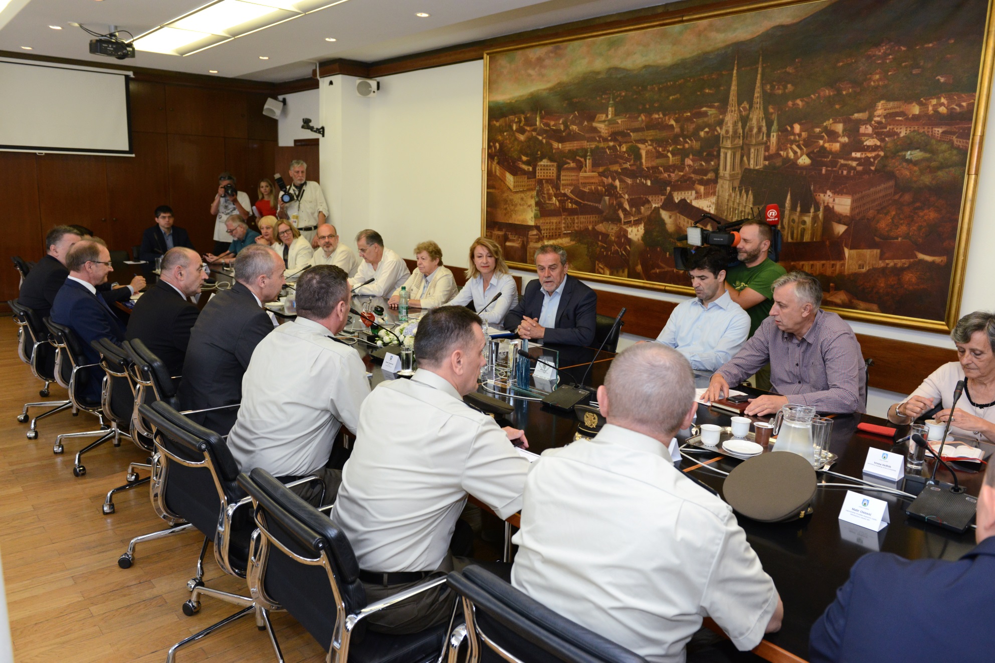 https://www.morh.hr/wp-content/gallery/ministar-krsticevic-i-gradonacelnik-bandic-obisli-lokacije-u-zagrebu/zagreb_27062017_05.jpg